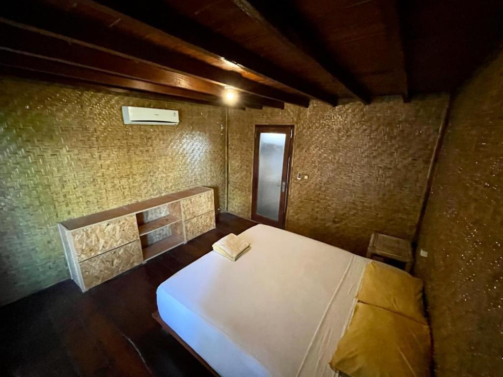 The Golden Ave Bungalow Гілі-Траванган Номер фото