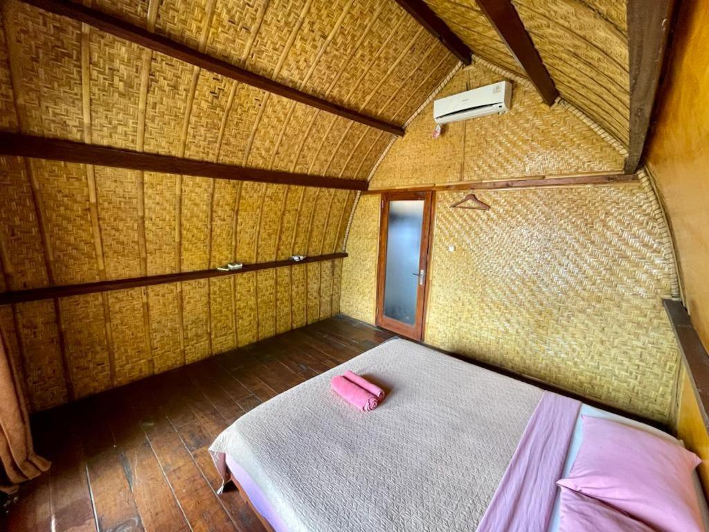 The Golden Ave Bungalow Гілі-Траванган Номер фото